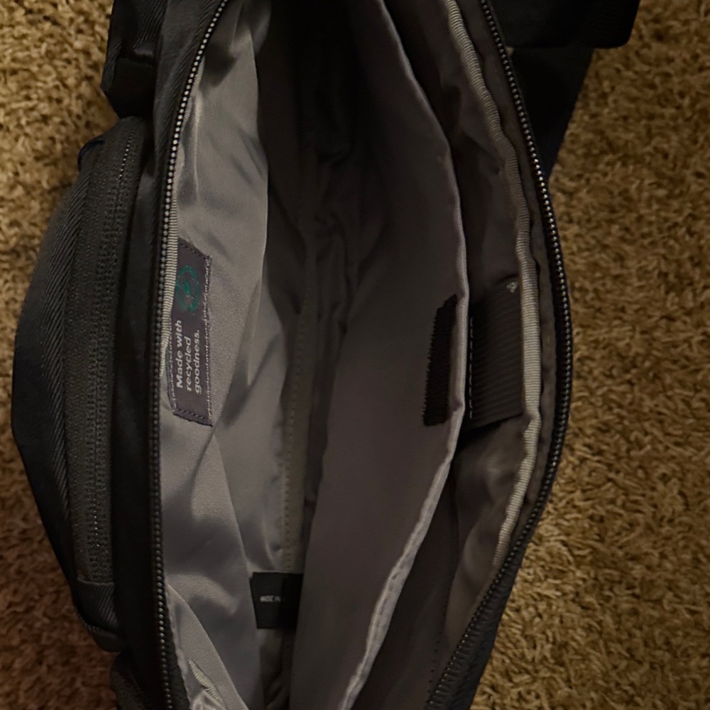 Timbuk2 Black Vapor Sling Crossbody Bag - Picture 3 of 8